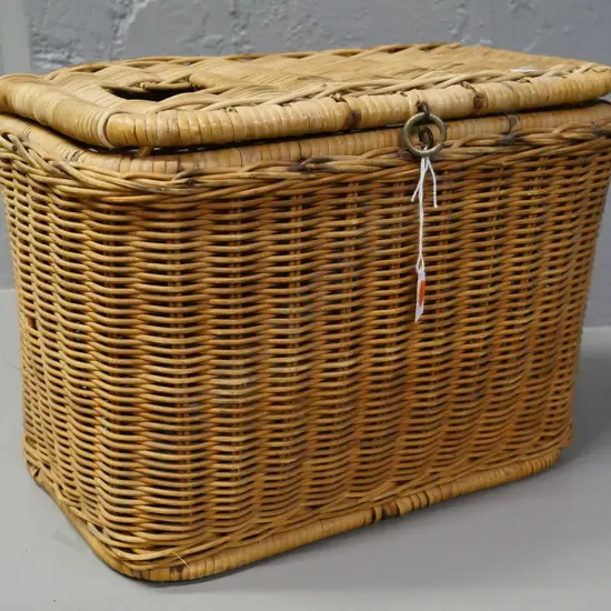 vintage cane fishing creel, no straps H-260 W-360 D-220
