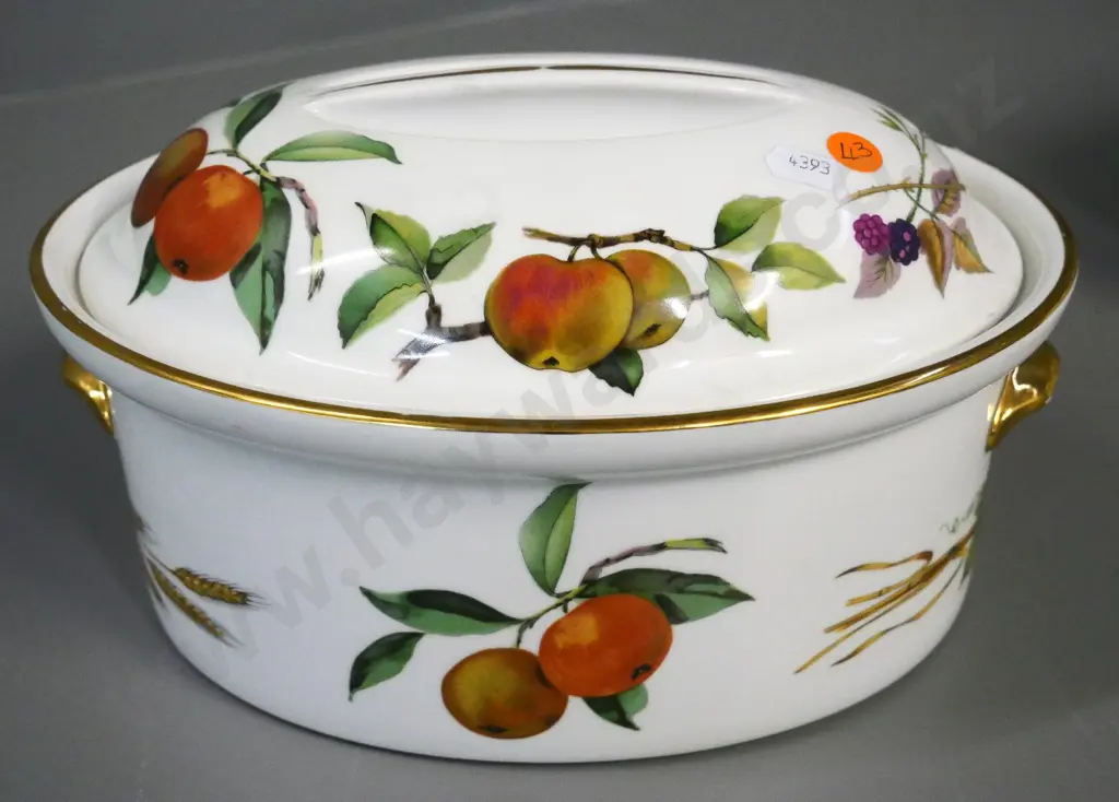 Royal Worcester 'Evesham' medium oval lidded casserole H-150 L-270 Image 1++