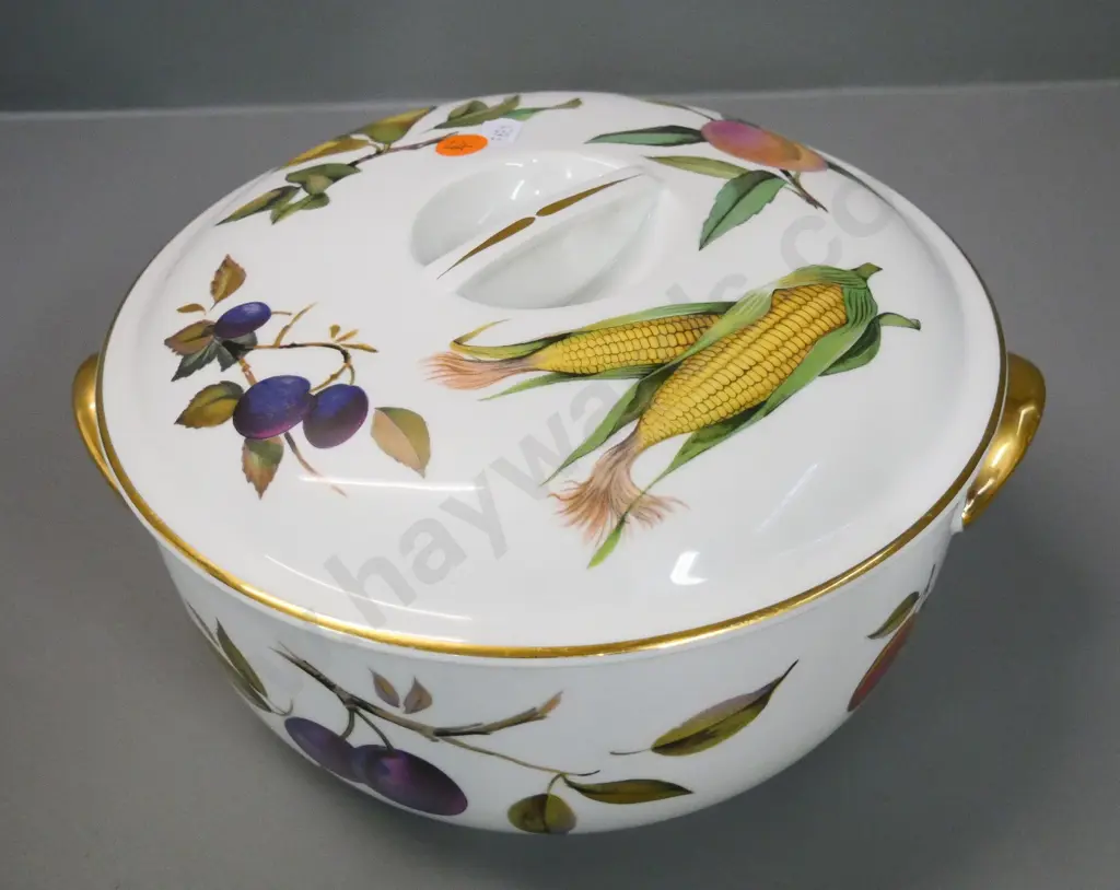 Royal Worcester 'Evesham' medium round lidded casserole H-150 L-230 Image 1++