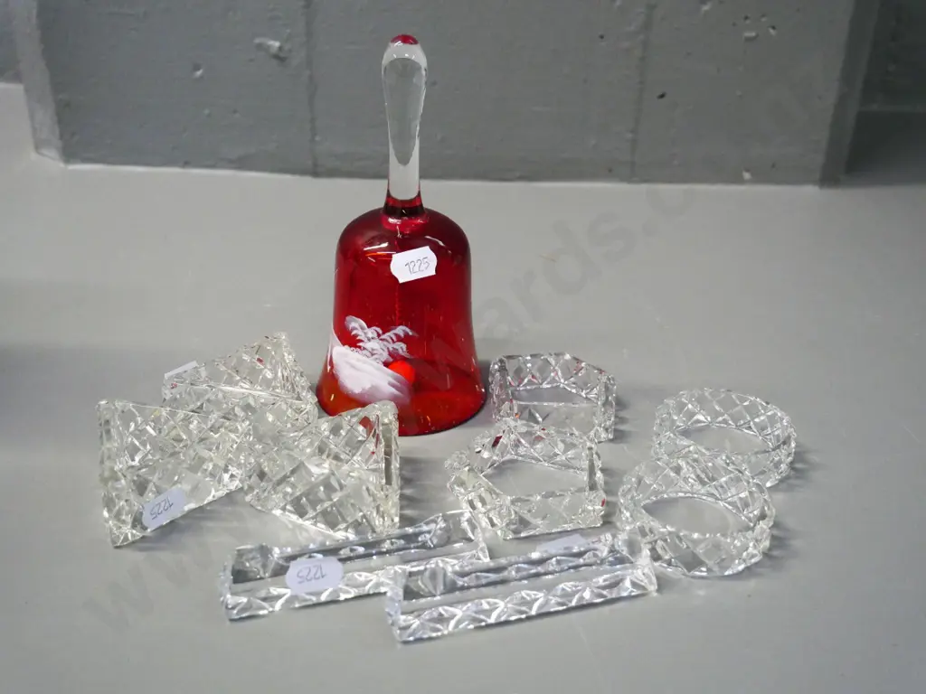 Mary Gregory glass bell H-150, 7 crystal napkin rings and a pair of crystal knife rests Image 1++
