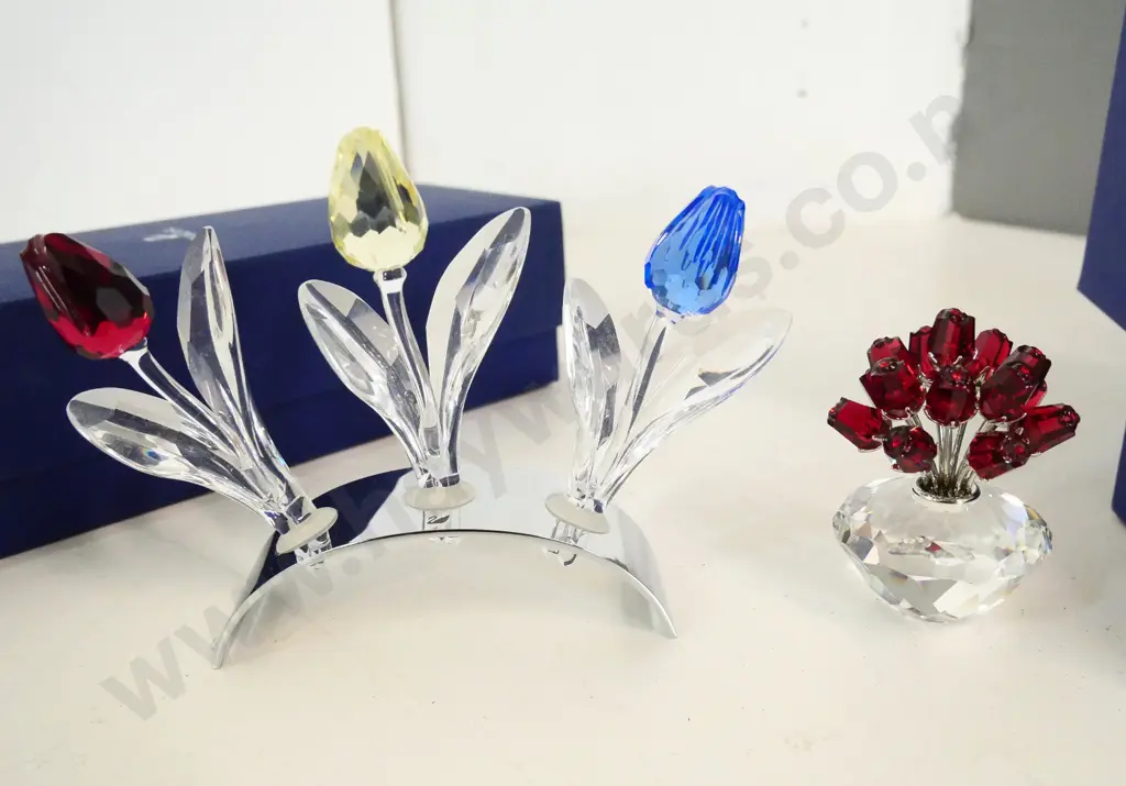 2 boxed Swarovski crystal floral ornaments - 3 tulips in metal stand & a posie of roses Image 1++