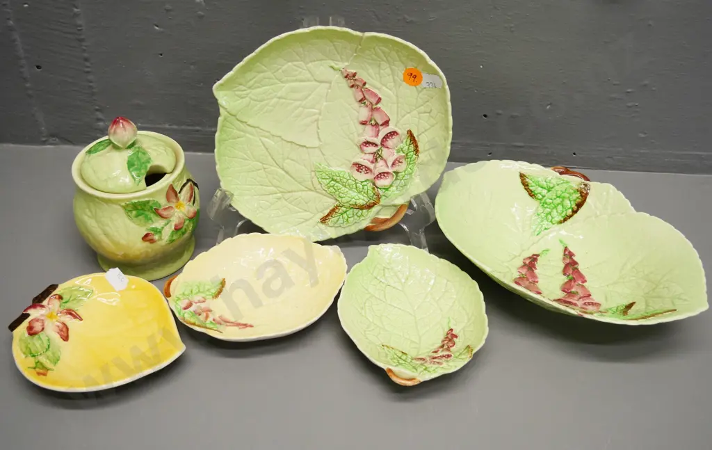 5 Carlton Ware dishes, 4 are Foxglove pattern, and a lidded sugar bowl. Largest is L-210 W-140 Image 1++