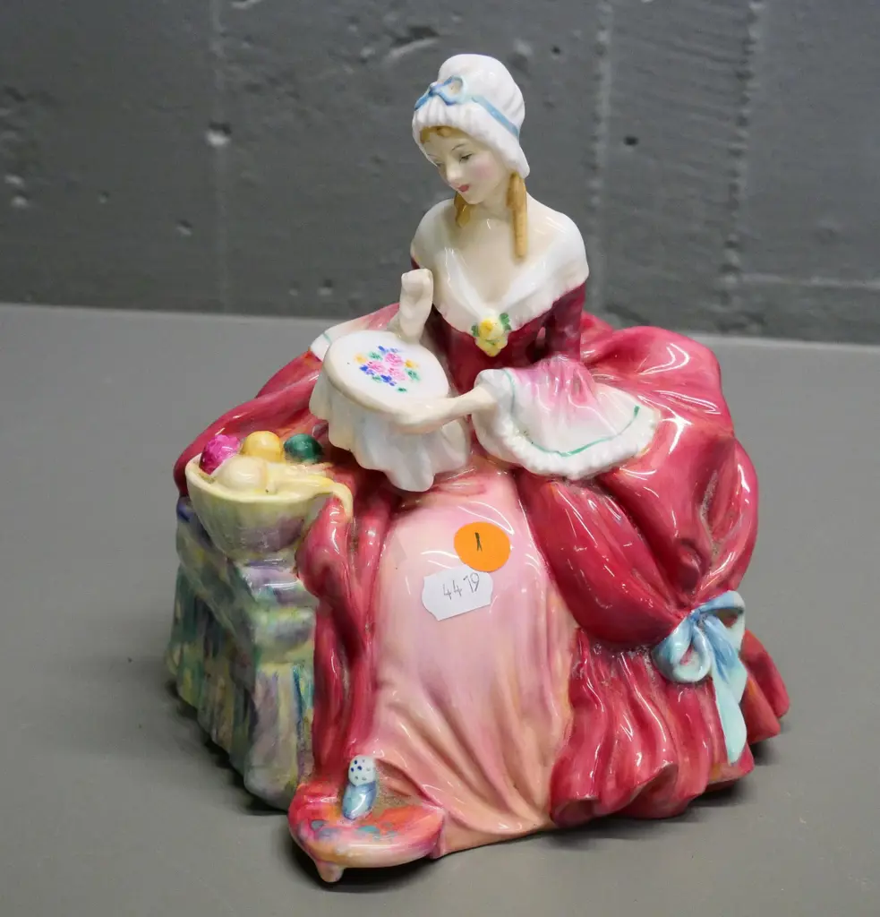 Royal Doulton Penelope figure H-200 Image 1++