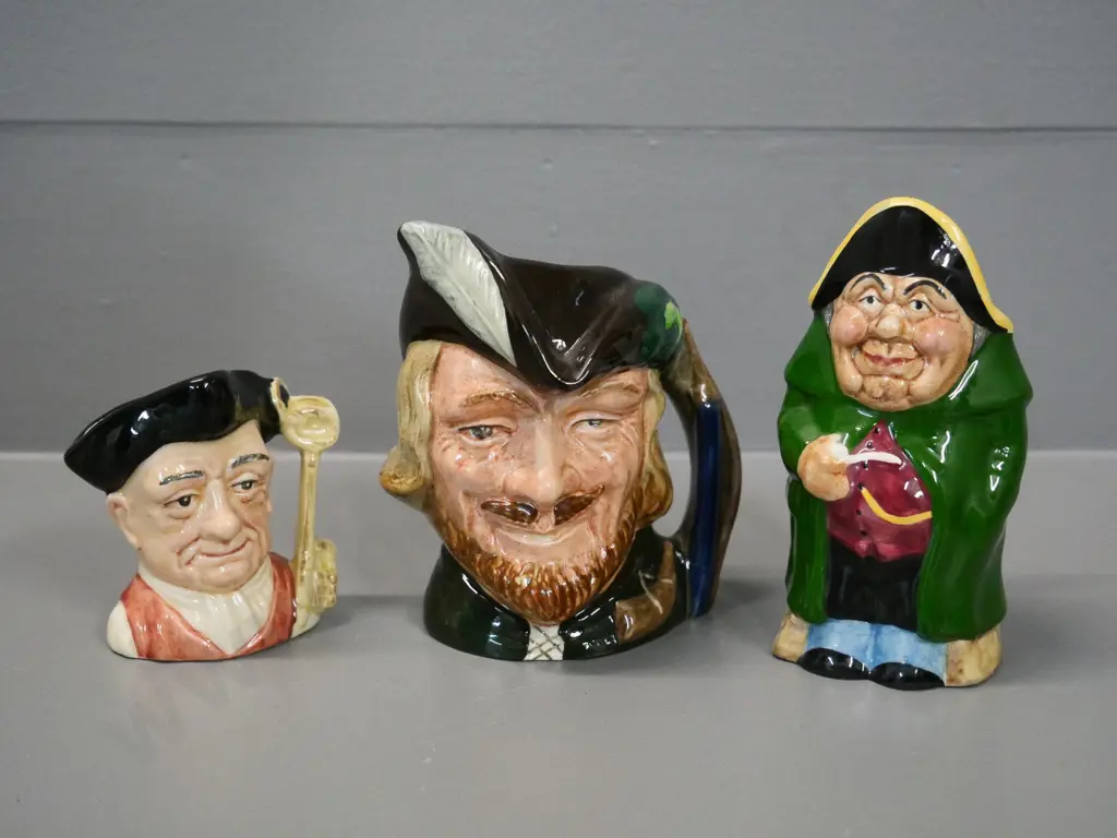 2 Royal Doulton character jugs - Robin Hood and Jailer - and a Manor Mister Bumble toby jug H-110 Image 1++