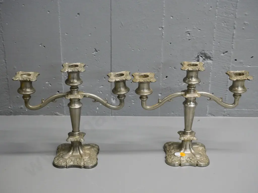pair of heavy grape-pattern plated 3-candle candelabra H-250 W-280 Image 1++