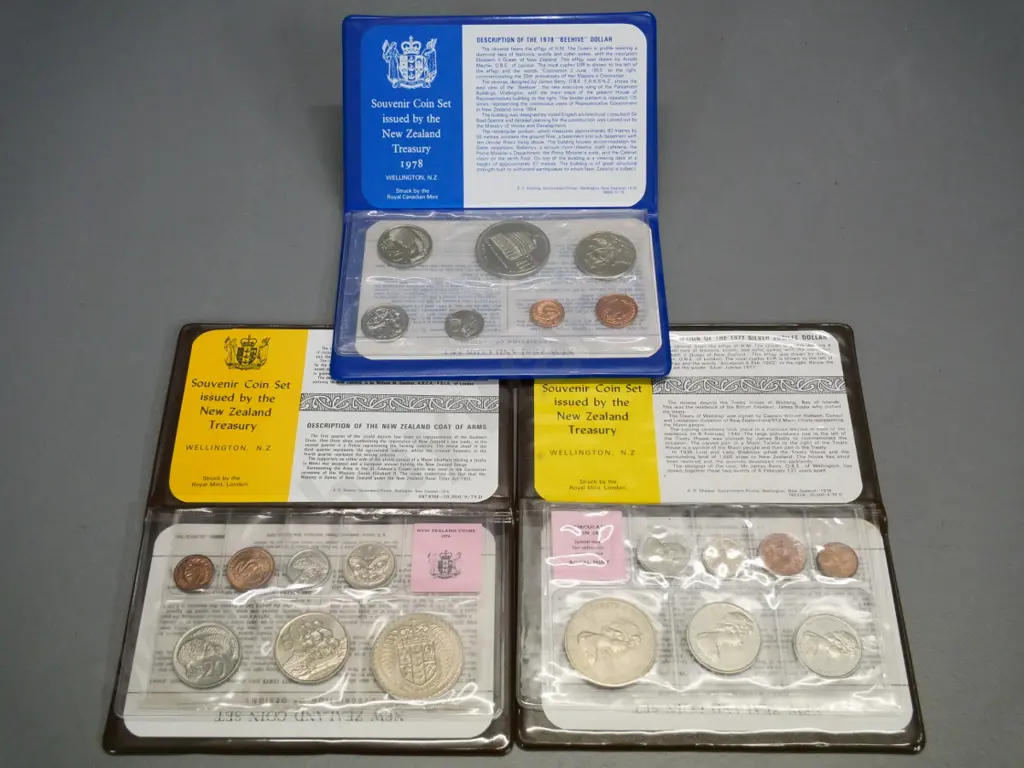 3 New Zealand annual collector coin sets - 1976, 1977 and 1978 Image 1++