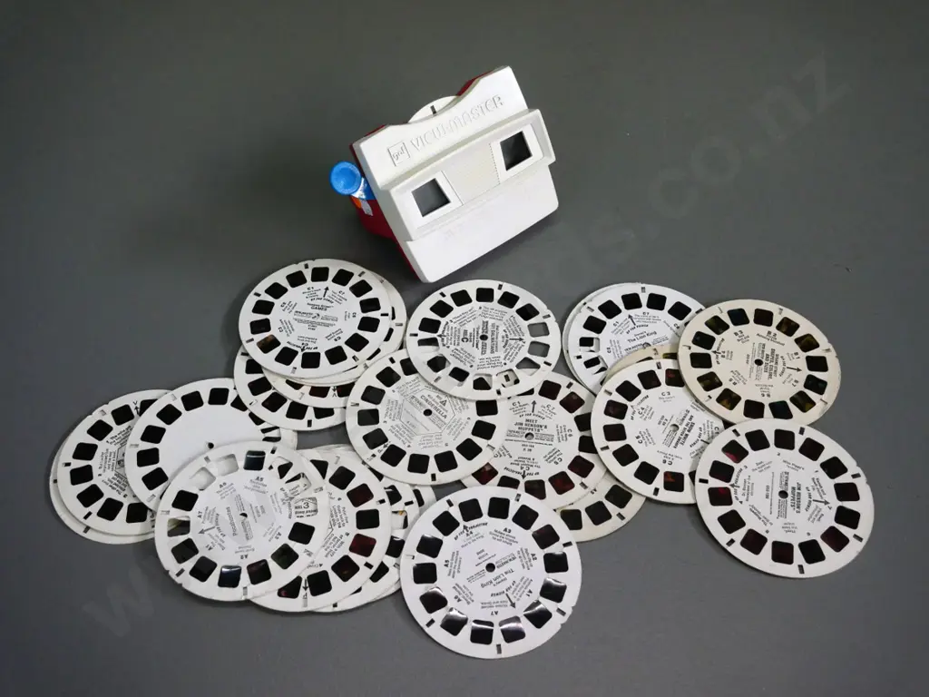 Viewmaster viewer with assorted loose reels - some are damaged - Muppets, Lion King, Sesame Street, etc. Image 1++