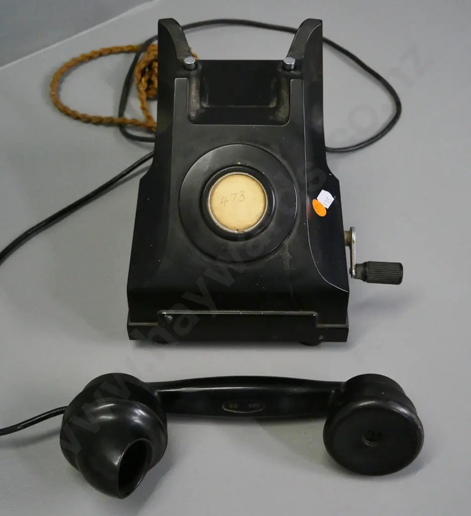 vintage black bakelite crank handle telephone Image 1++