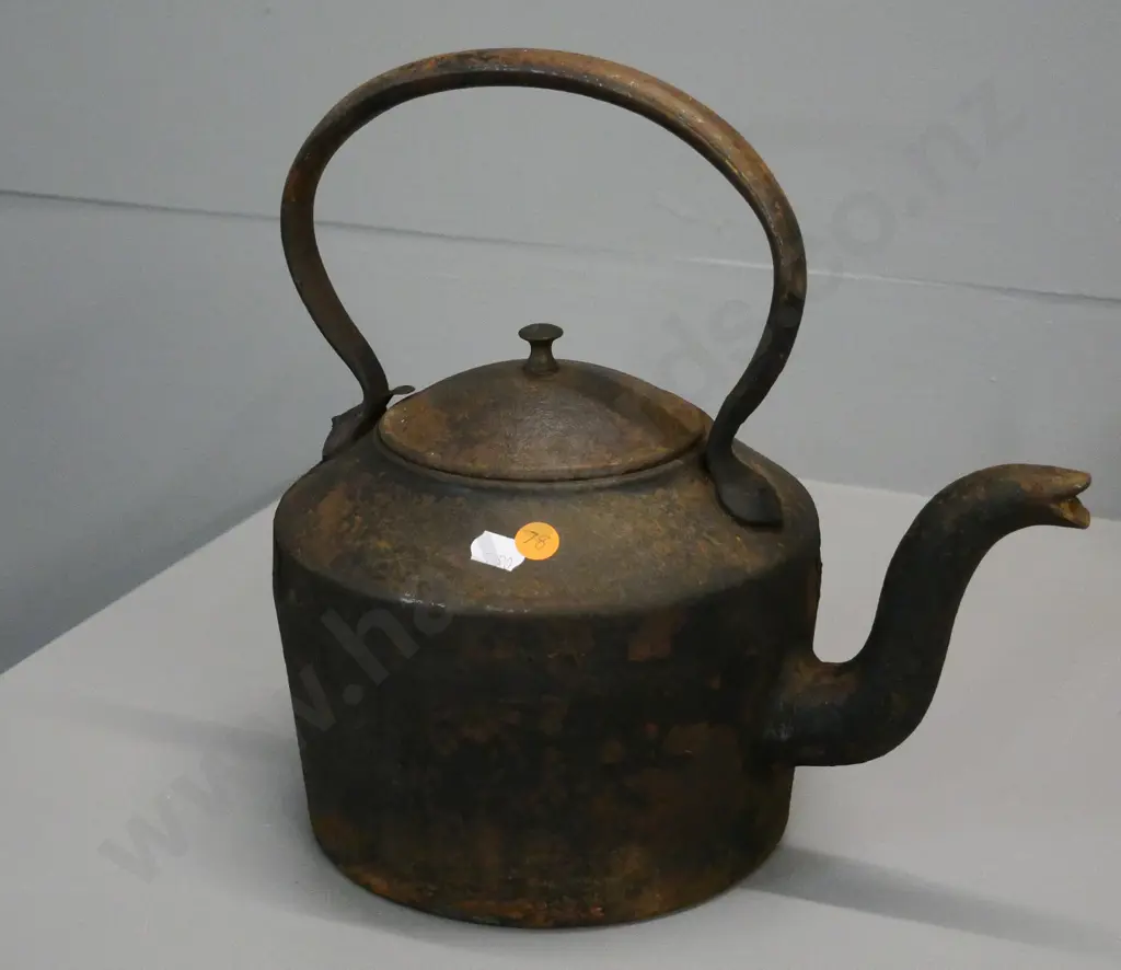 vintage cast-iron kettle - corrosion and some pitting H-310 W-300 Image 1++