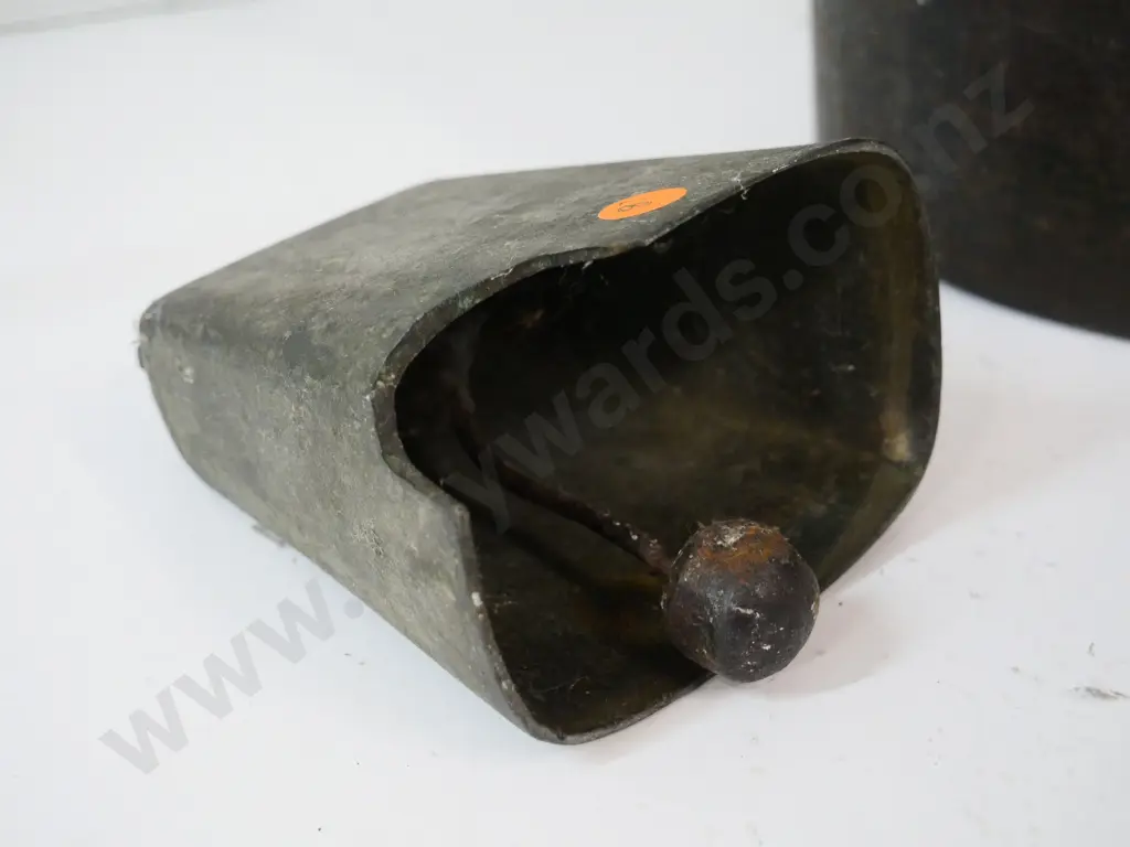 large cast iron kettle H-380 L-380, some pitting and rust - and a cast metal cowbell with piece broken off Image 1++