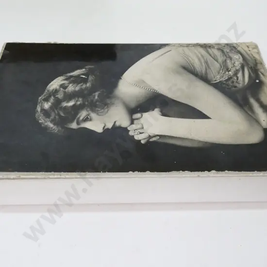 wood and cardboard R. Hudson Dunedin pictorial chocolate box