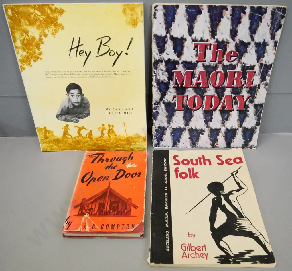 4 vintage cigarette albums with partial contents - variable condition, some wear and tear Image 1++