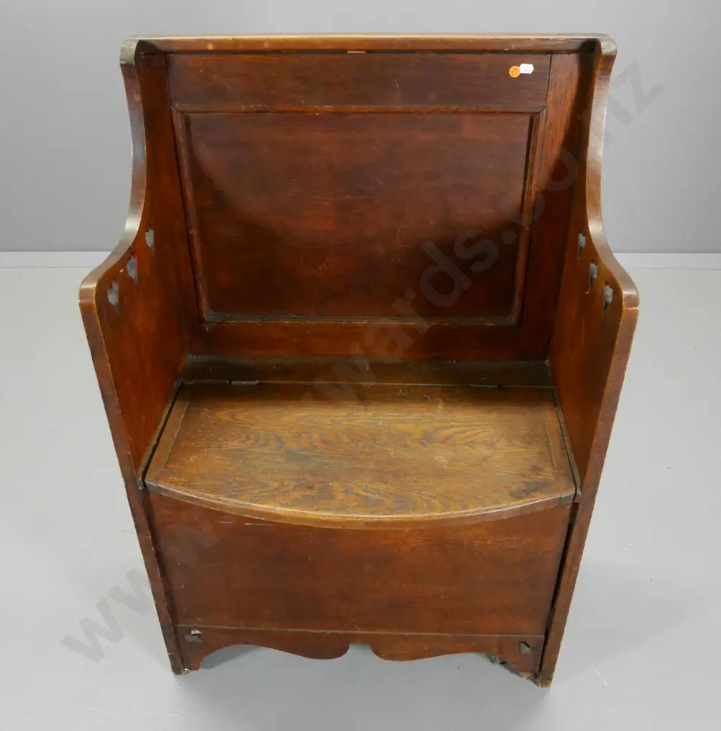 deco oak settle / lift-up hall seat with heart-shaped keyhole sides - some splitting on ends H-930 W-620 D-390 Image 1++