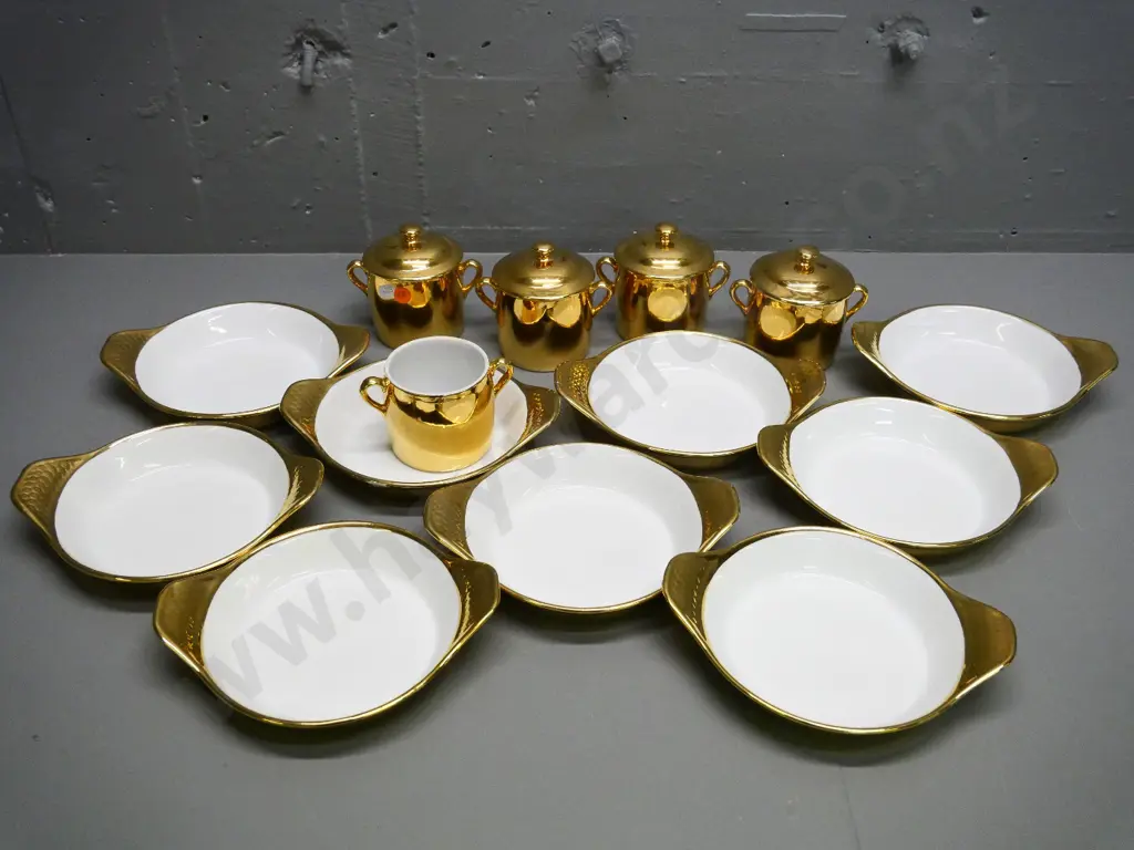 Royal Worcester gold ovenware - 5 handled pots, one without lid, and 9 small round bakers D-150 Image 1++