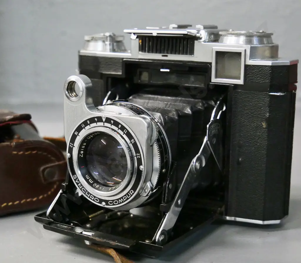 Zeiss Super Ikonta 533/16 6x6 film camera with Zeiss Opton Tessar 80mm f/2.8 lens, leather case Image 1++