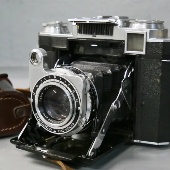 Zeiss Super Ikonta 533/16 6x6 film camera with Zeiss Opton Tessar 80mm f/2.8 lens, leather case