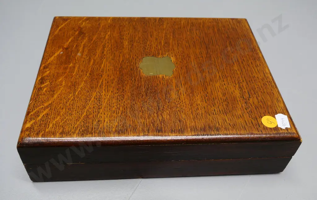 wood-cased set of mother-of-pearl-handled engraved EPNS fish forks and knives Image 1++