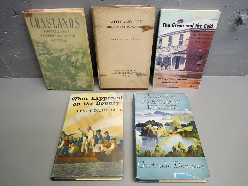 5 books - 4 Otago & Southland local histories and What Happened on the Bounty - general light wear to all Image 1++