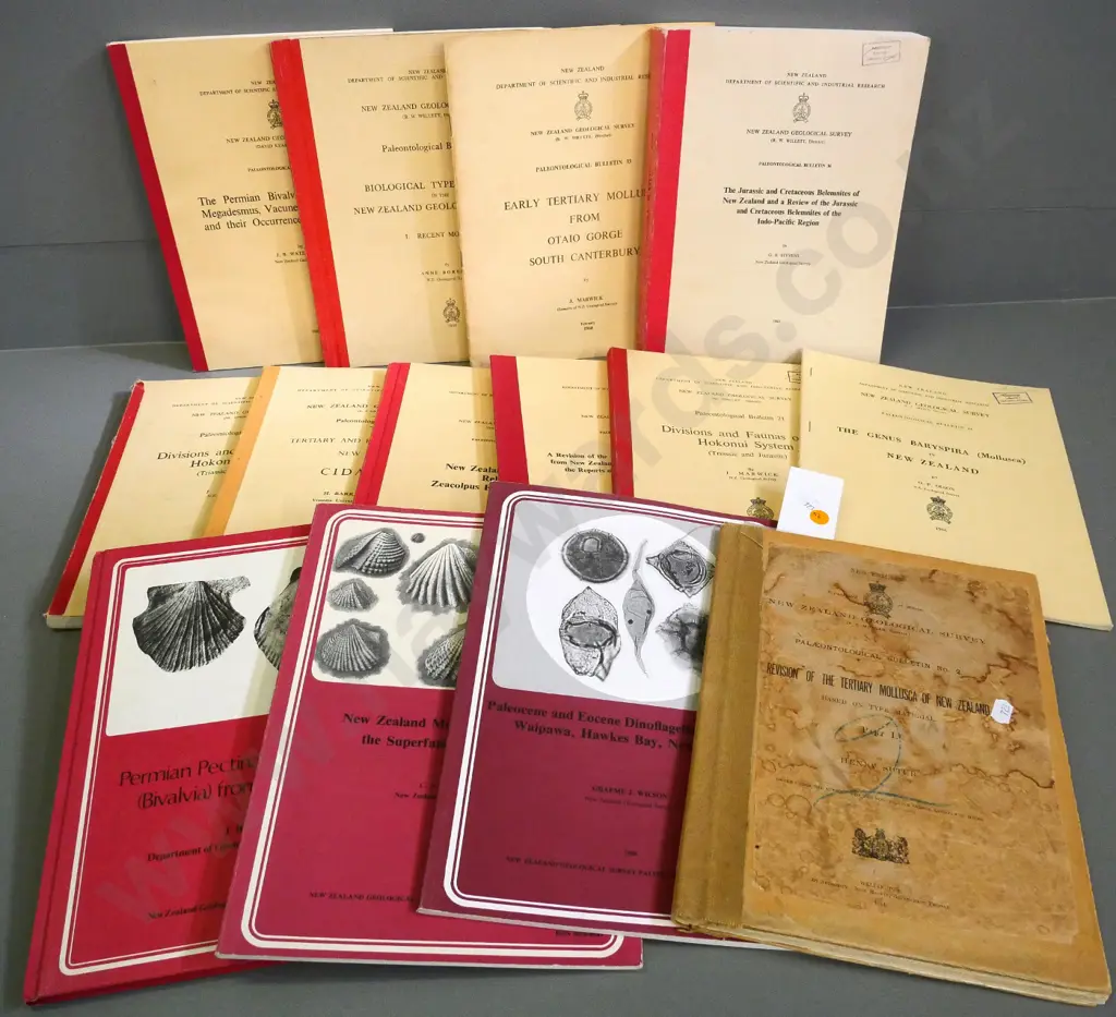 various geological and paleontological publications - DSIR, New Zealand Geographical Survey etc. Image 1++