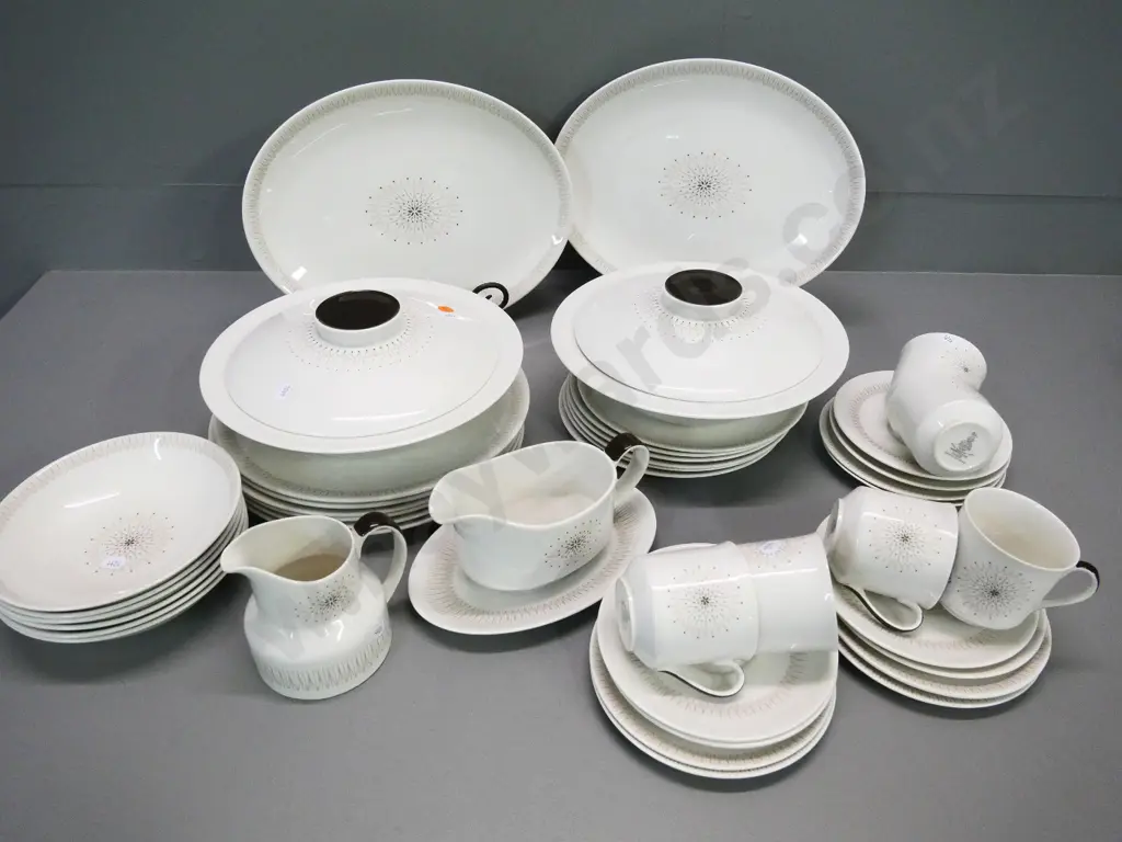 Royal Doulton Morning Star 6-place dinnerware set with 2 lidded veges, 2 ashetts, gravy boat etc. Image 1++