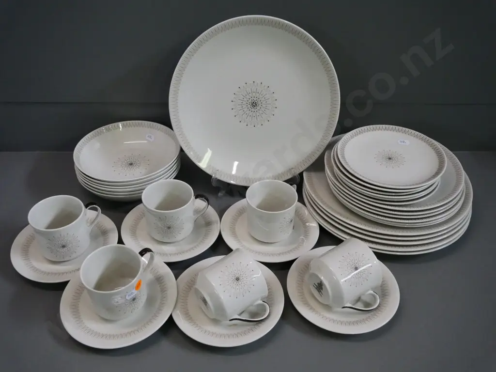 Royal Doulton Morning Star 6-place dinner set in as-new condition Image 1++