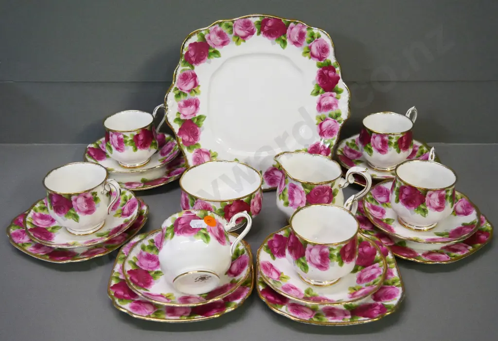 Royal Albert Old English Rose 21-piece tea set Image 1++