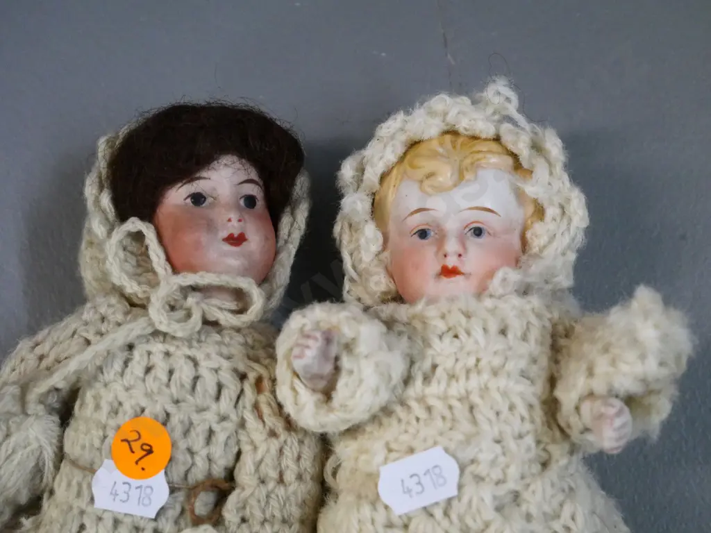 2 vintage porcelain dolls dressed in crochet wool - taller one is H-220 Image 1++