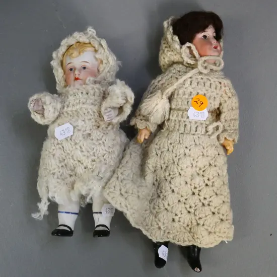 2 vintage porcelain dolls dressed in crochet wool - taller one is H-220
