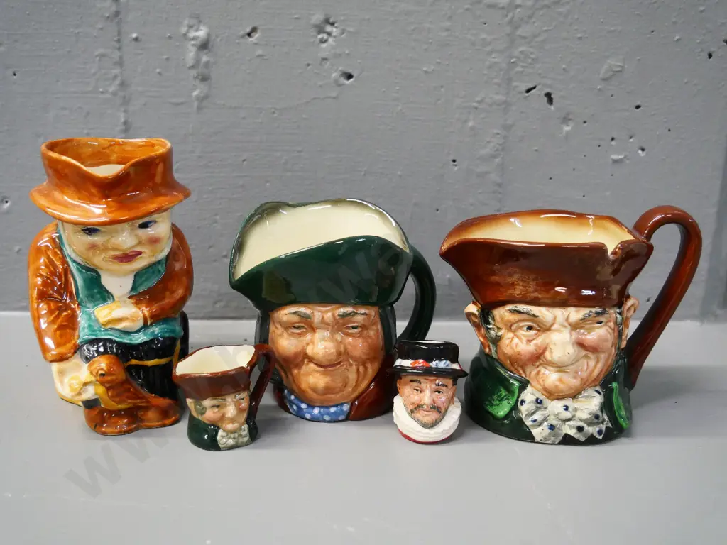 5 small toby jugs - 4 Royal Doulton and tallest is Shorter & Son H-110 Image 1++