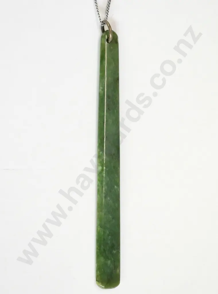 greenstone pendant on silver chain stamped 925 Image 1++