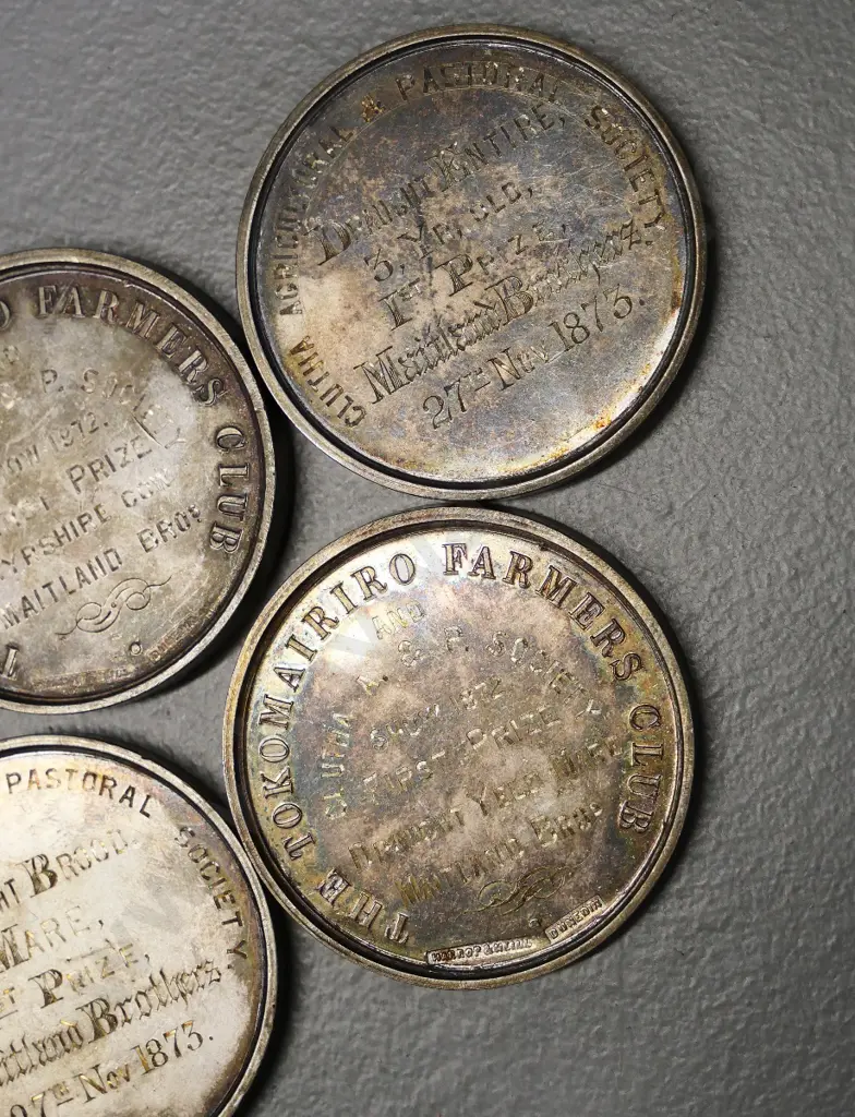 5 engraved agricultural prize medals - Maitland Brothers, Clutha/Tokomairiro 1871, 1872 & 1873 dates Image 1++