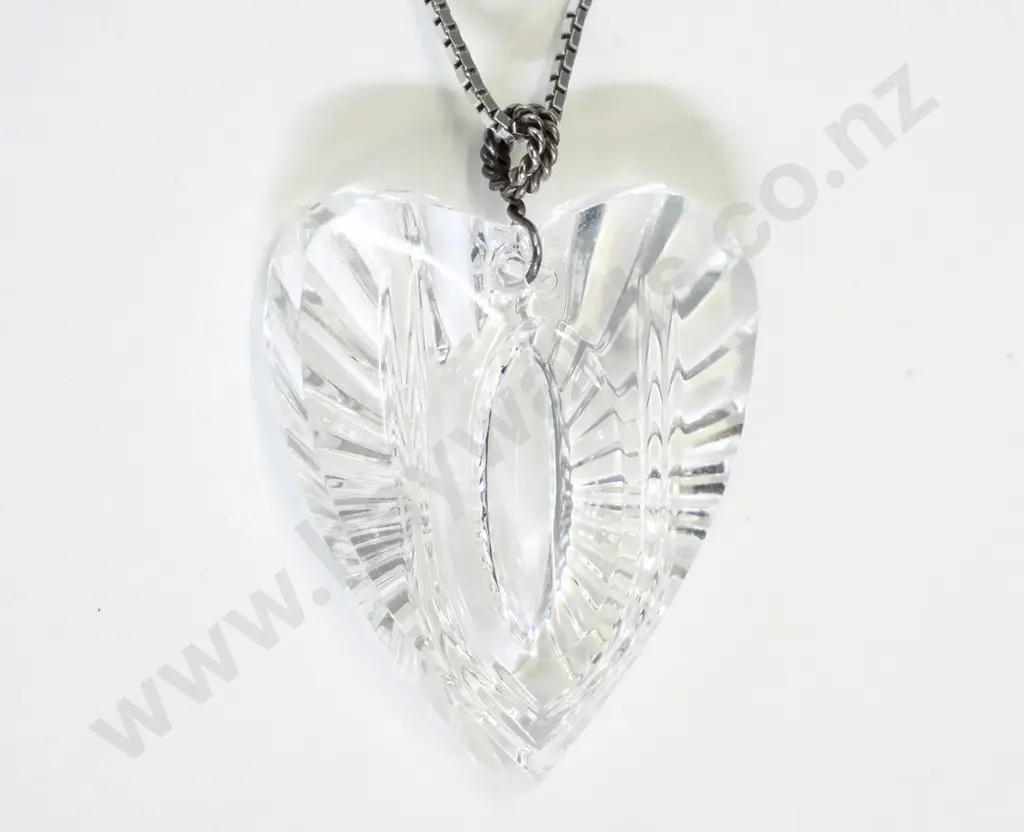 large heart shaped pendant on chain stamped 825 Image 1++