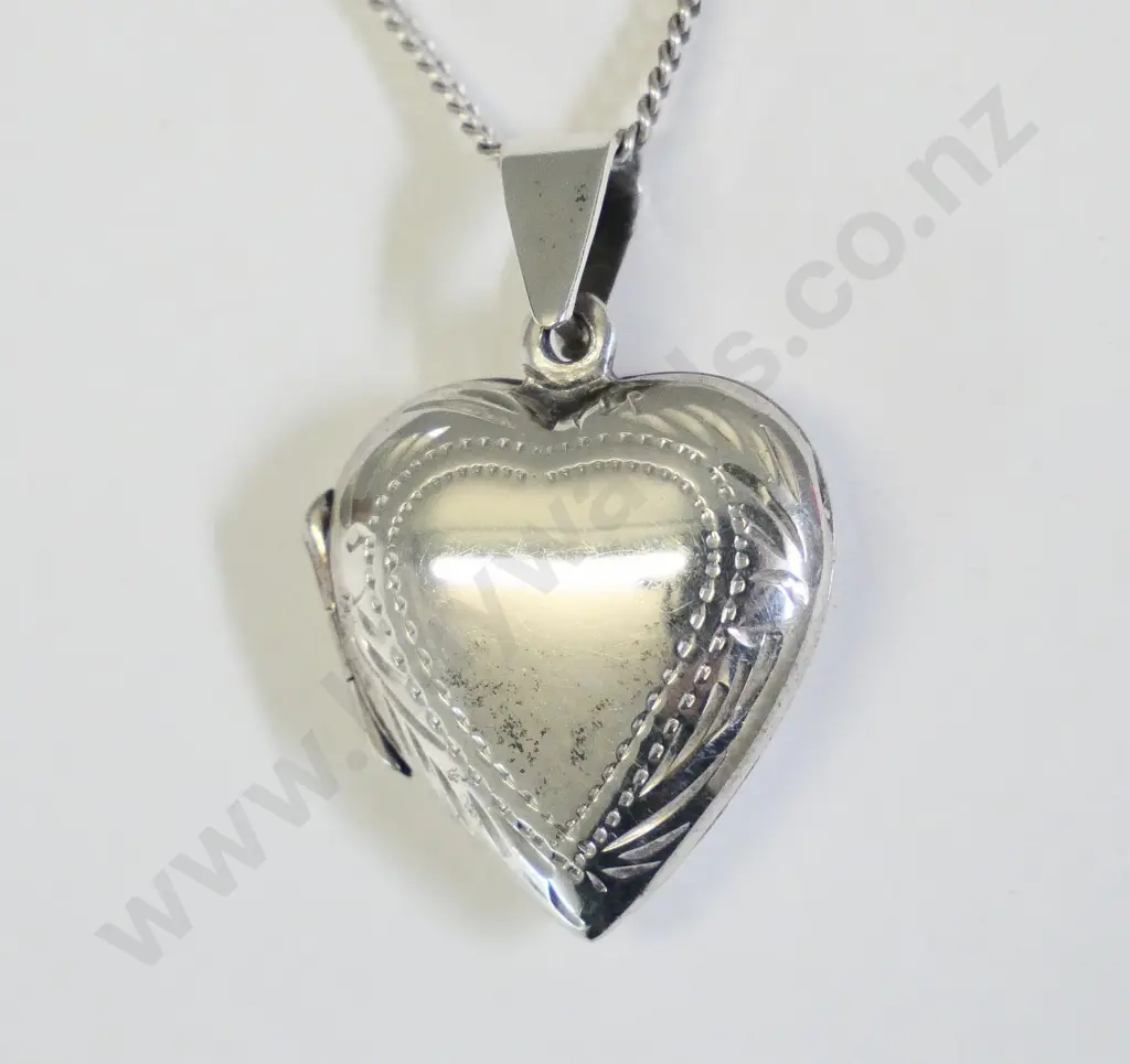 silver heart shaped locket stamped 925 Image 1++