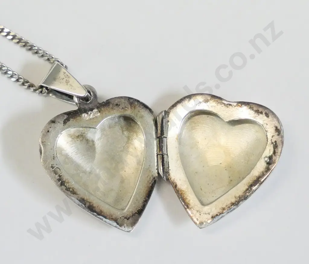 silver heart shaped locket stamped 925 Image 1++