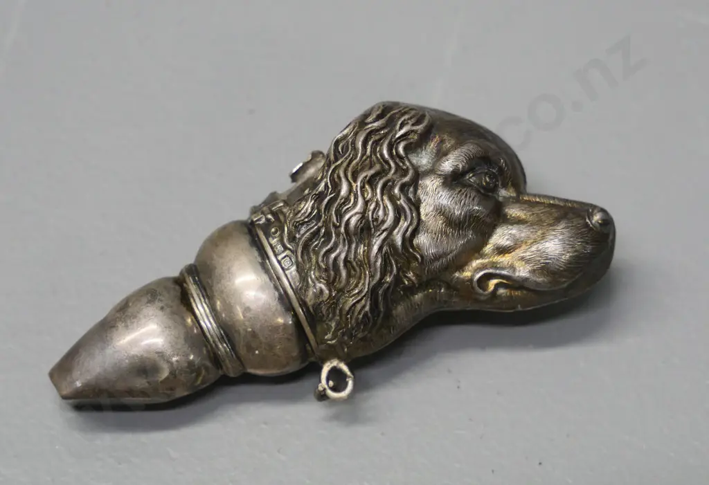sterling silver whistle in the shape of a dog's head, piece broken off may have been handle or chain attachment L90 Image 1++
