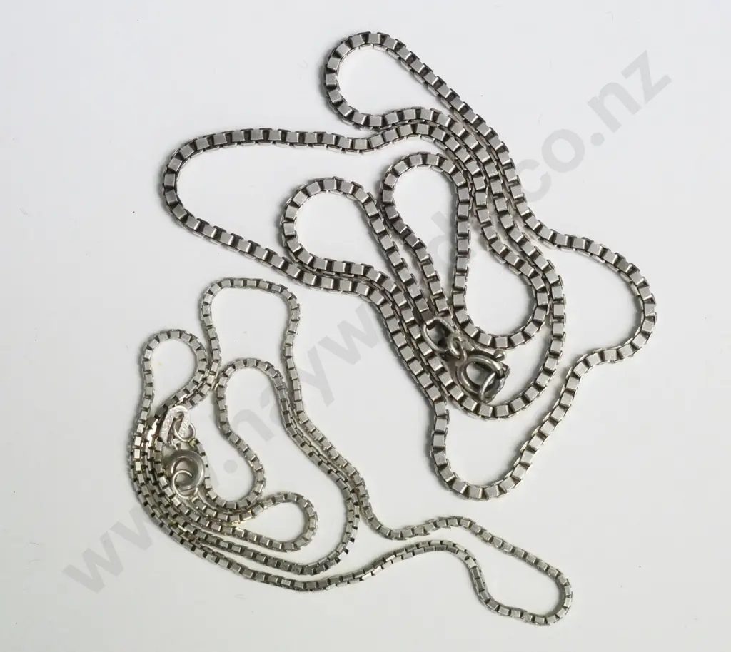 2 silver chains both stamped 925  Italia Image 1++
