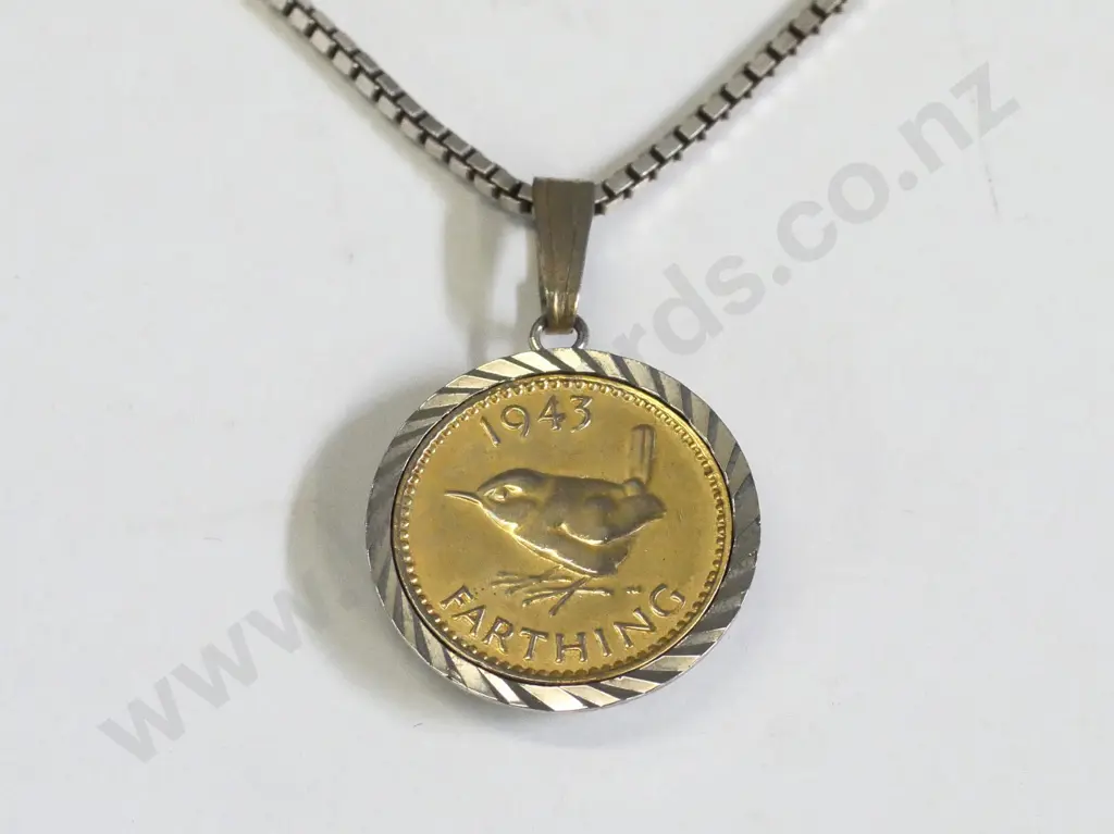 silver pendant 1943 farthing on one side & 1966 half penny on the other side chain Italy 925 Image 1++