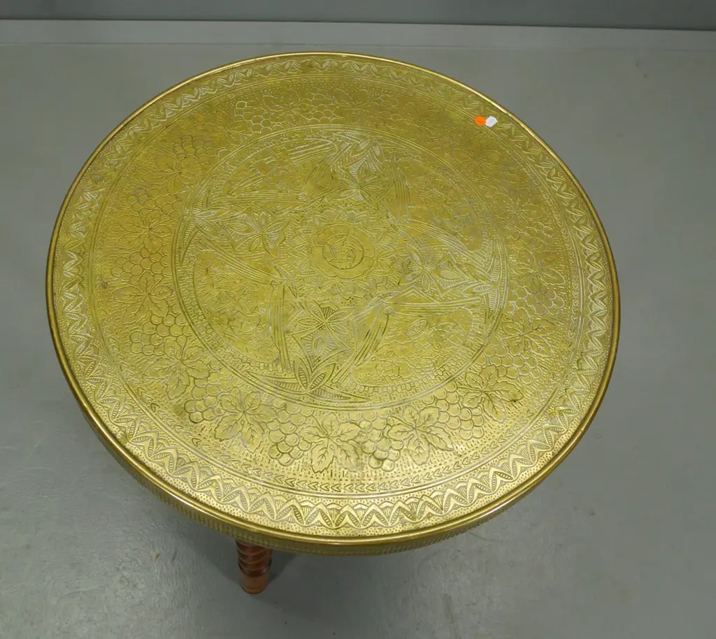 vintage occasional table with pressed brass top, folding twist-carved legs H-580 Diameter 590 Image 1++