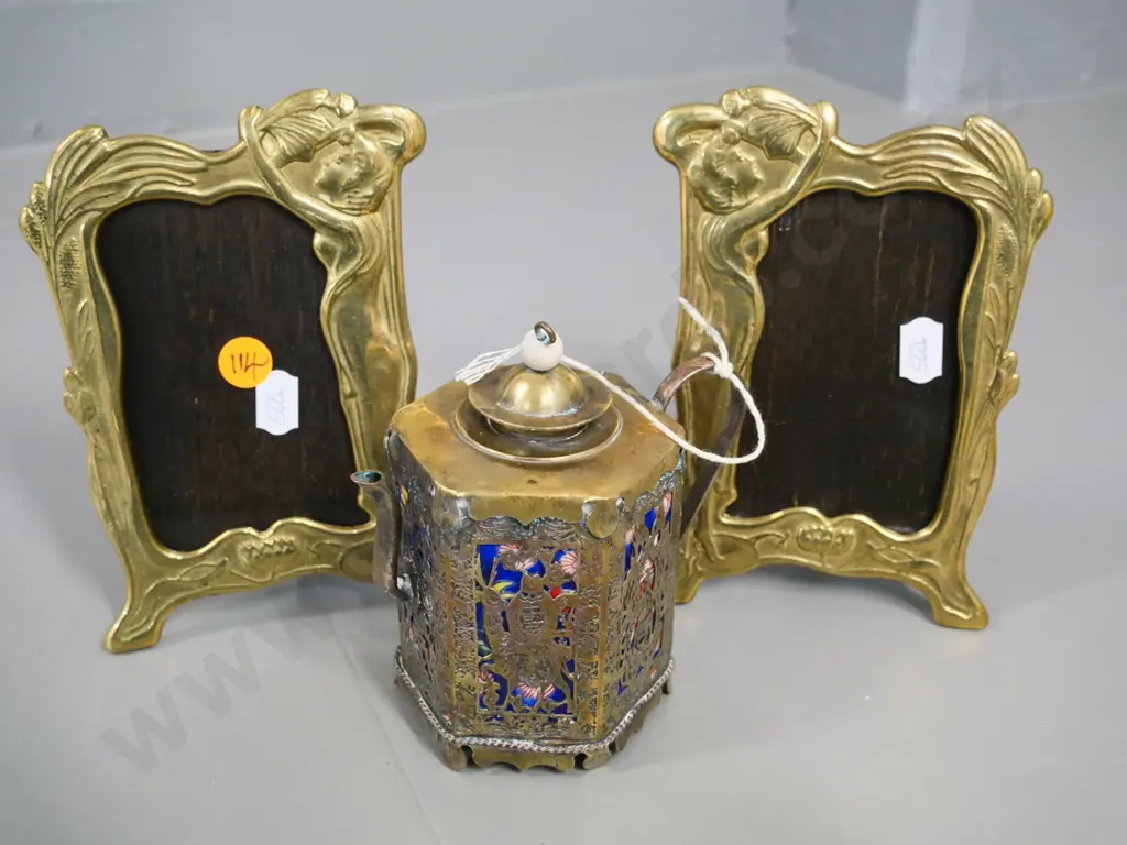 2 small art nouveau style brass picture frames H-150 W-100 and a small Asian porcelain teapot in filigree covering Image 1++