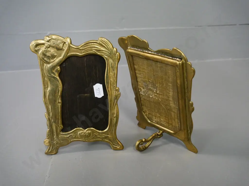2 small art nouveau style brass picture frames H-150 W-100 and a small Asian porcelain teapot in filigree covering Image 1++