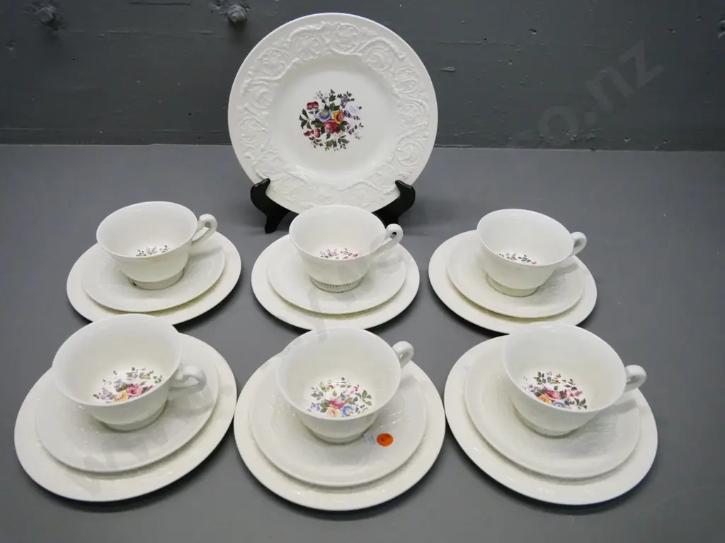 6 Wedgwood Swansea pattern trios & a cake plate Image 1++