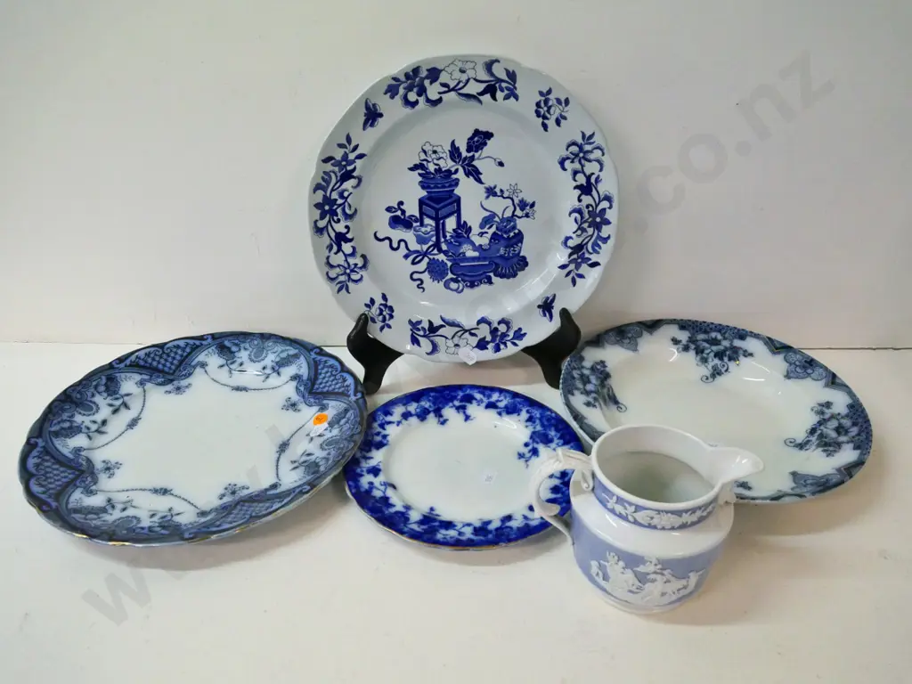 vintage blue & white porcelain - 3 flow blue plates (one has chip) Spode 'Bowpot' plate D-260 and relief pattern jug Image 1++