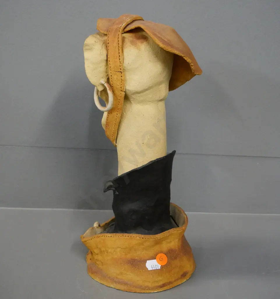 art pottery figure, no maker's marks H-320 Image 1++