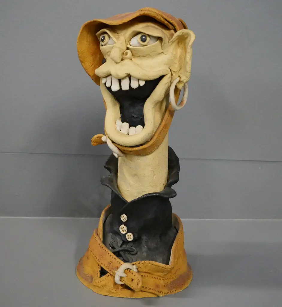 art pottery figure, no maker's marks H-320 Image 1++