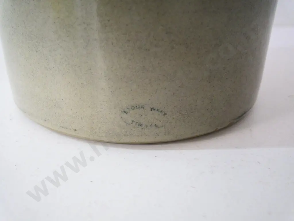 Timaru Pottery Stour Ware lidded crock - stamped size 14. H-270 Diameter 260 Image 1++