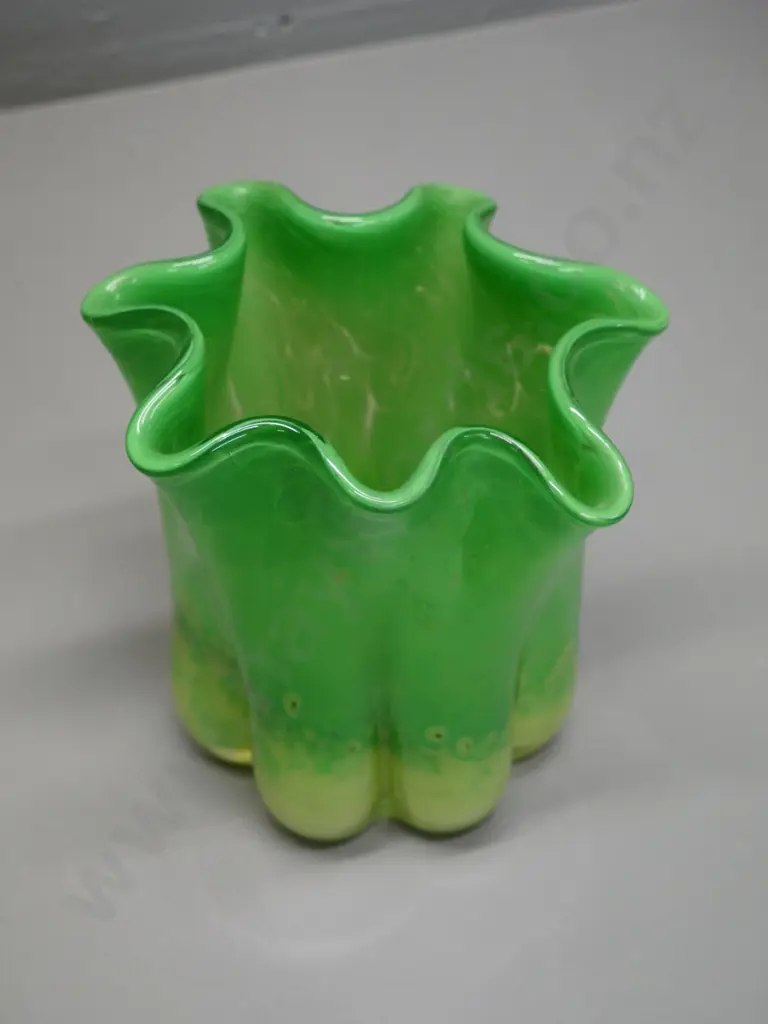 green fluted & frilled art glass vase H-170 Diameter 150 Image 1++
