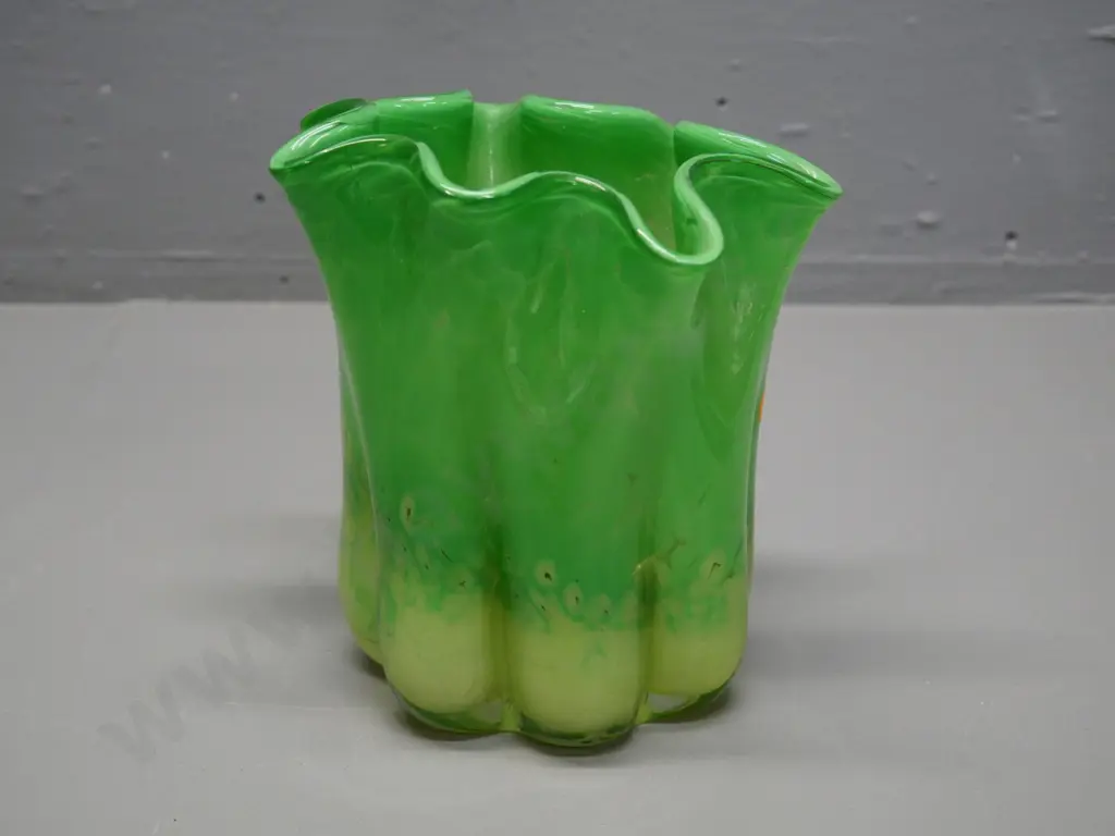 green fluted & frilled art glass vase H-170 Diameter 150 Image 1++