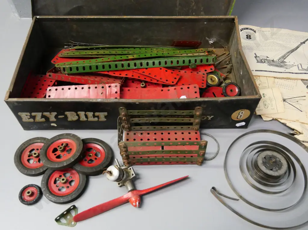 vintage set of Ezy-Built meccano-style construction toy - wear, corrosion, damage to tin, booklets tattered Image 1++