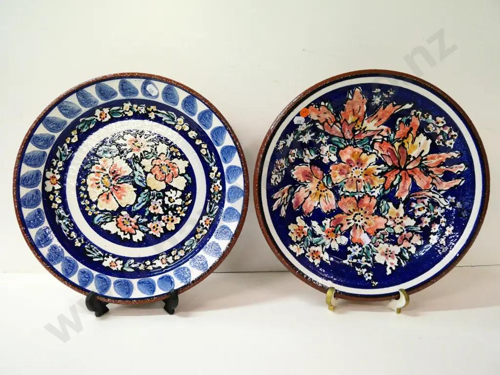 two hand-painted Estuary Arts Golden Bay decorative chargers/plates with wire hangers - diameter 340 Image 1++