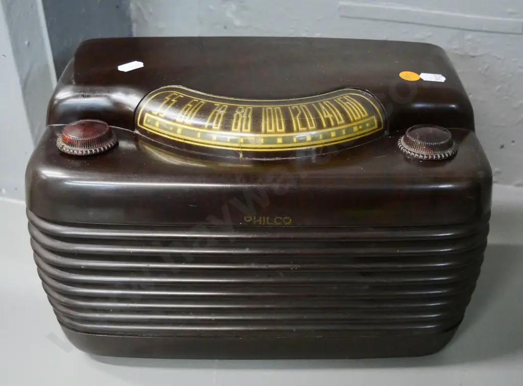 Philco brown bakelite cased mantel radio - working H-200 W-300 D-160 Image 1++